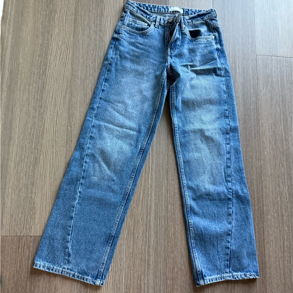 Low-rise, wide leg jeans - Picture 3 of 10